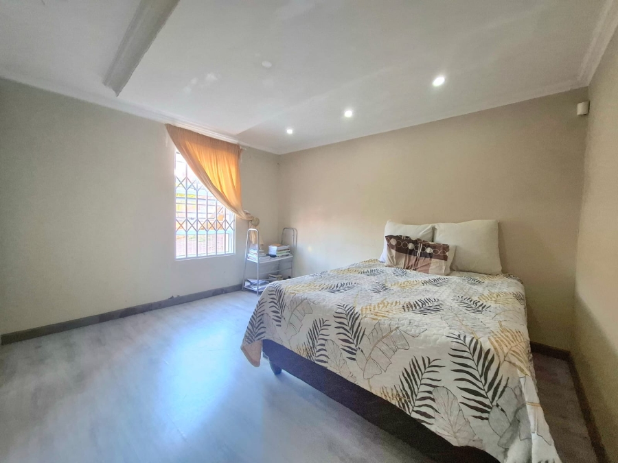 5 Bedroom Property for Sale in Nahoon Valley Park Eastern Cape